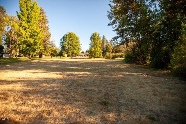 2990 S River Road, Grants Pass, OR 97527