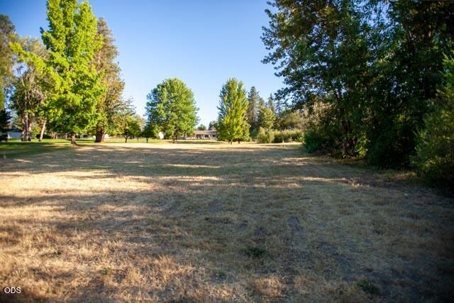 2990 S River Road, Grants Pass, OR 97527