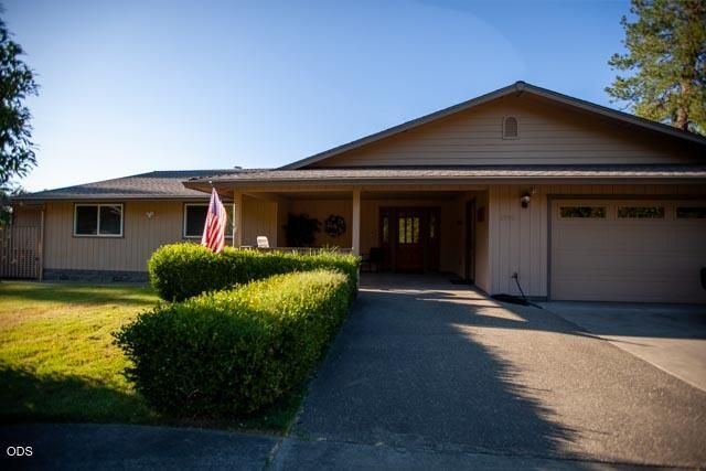 2990 S River Road, Grants Pass, OR 97527