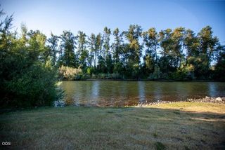 2990 S River Road, Grants Pass, OR 97527
