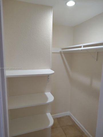 521 NE 62nd St 4, Miami, FL 33138