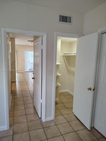 521 NE 62nd St 4, Miami, FL 33138