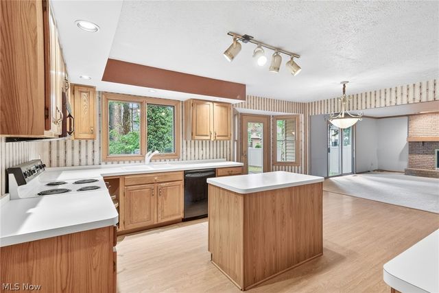 5532 Quail Run, North Olmsted, OH 44070