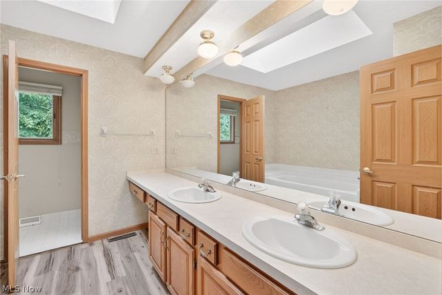 5532 Quail Run, North Olmsted, OH 44070