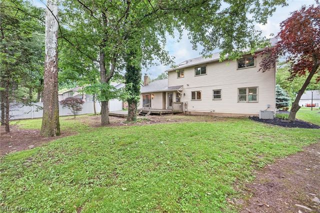 5532 Quail Run, North Olmsted, OH 44070