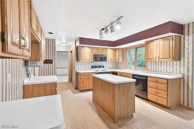 5532 Quail Run, North Olmsted, OH 44070