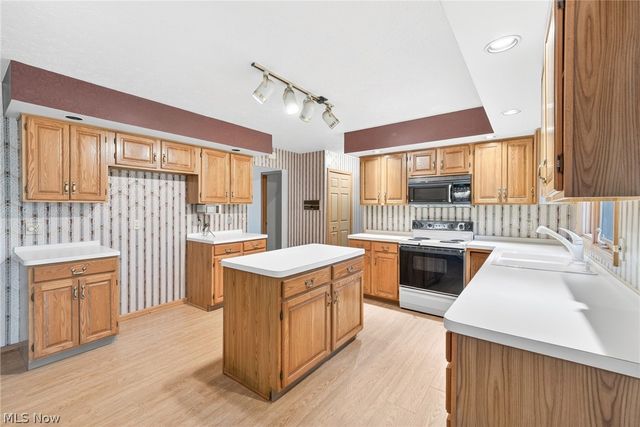 5532 Quail Run, North Olmsted, OH 44070