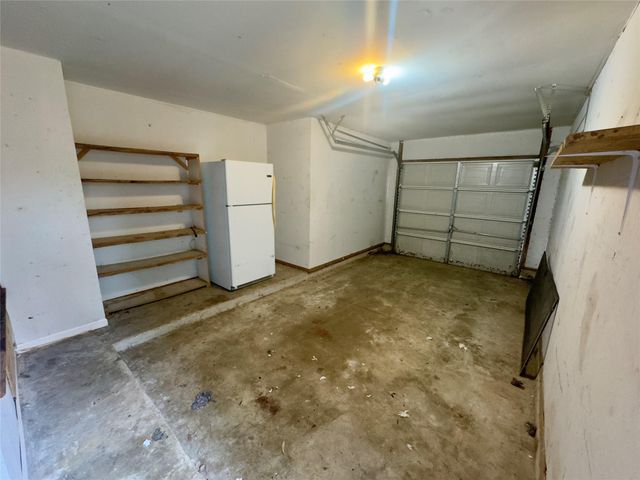 112 B Mockingbird LN, Lockhart, TX 78644