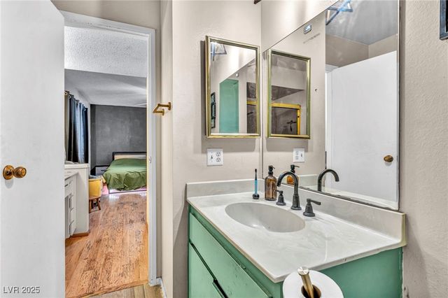 3970 Shadow Wood Avenue, Las Vegas, NV 89121