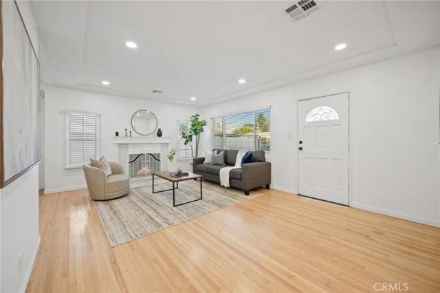15445 Archwood Street, Van Nuys, CA 91406