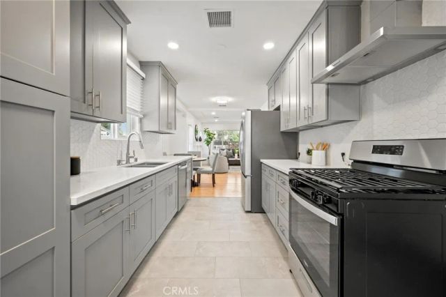 15445 Archwood Street, Van Nuys, CA 91406