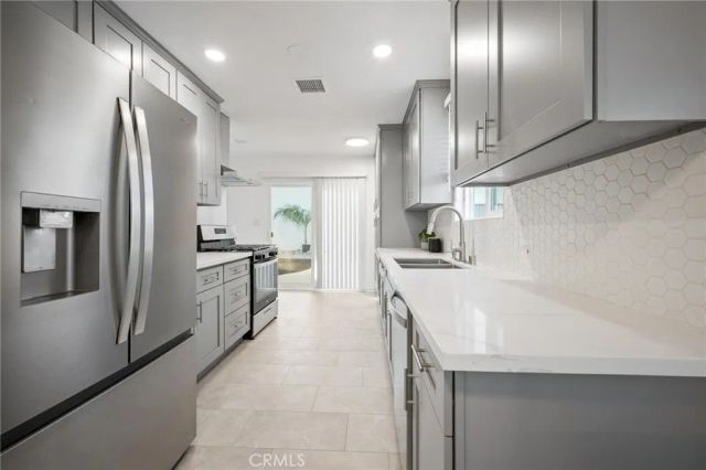 15445 Archwood Street, Van Nuys, CA 91406