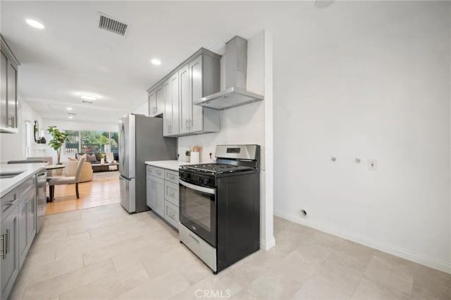 15445 Archwood Street, Van Nuys, CA 91406
