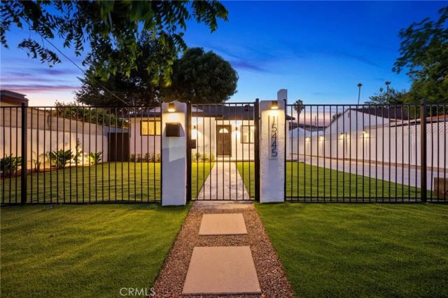 15445 Archwood Street, Van Nuys, CA 91406