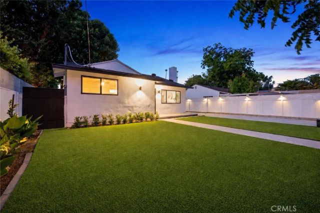 15445 Archwood Street, Van Nuys, CA 91406