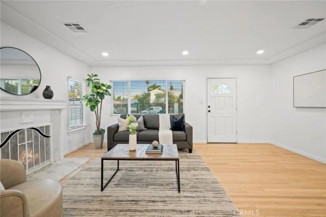 15445 Archwood Street, Van Nuys, CA 91406