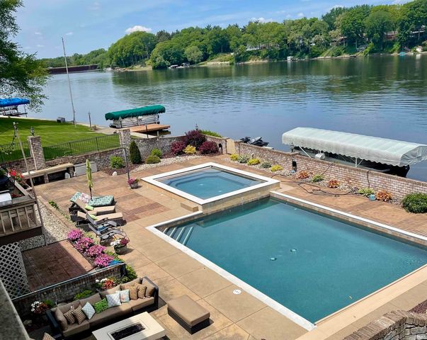 753 River Pointe Place, Mishawaka, IN 46544