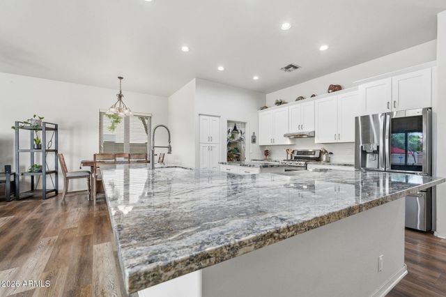 11203 W Cottonwood Lane, Avondale, AZ 85392