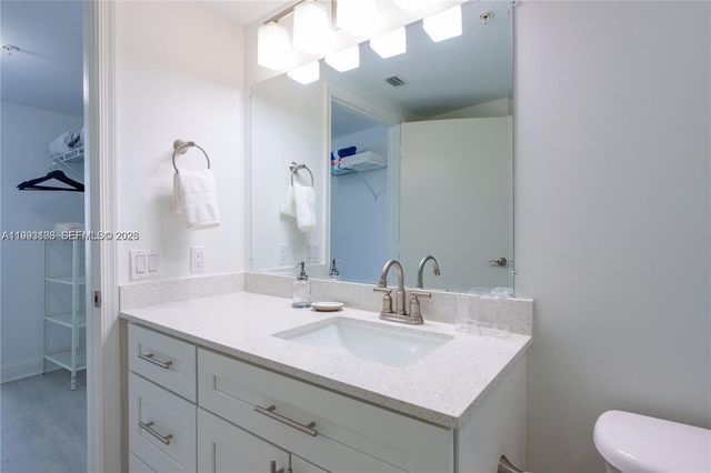 1750 N Bayshore Dr 2401, Miami, FL 33132