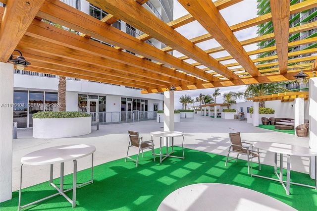 1750 N Bayshore Dr 2401, Miami, FL 33132