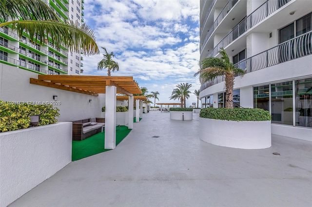 1750 N Bayshore Dr 2401, Miami, FL 33132