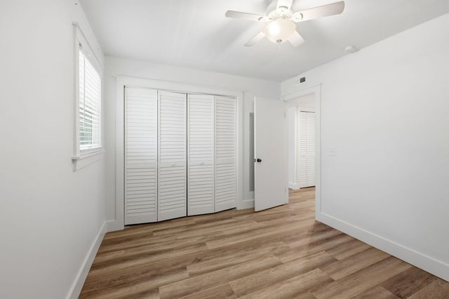404 Saint Charles Court, Charleston, SC 29407