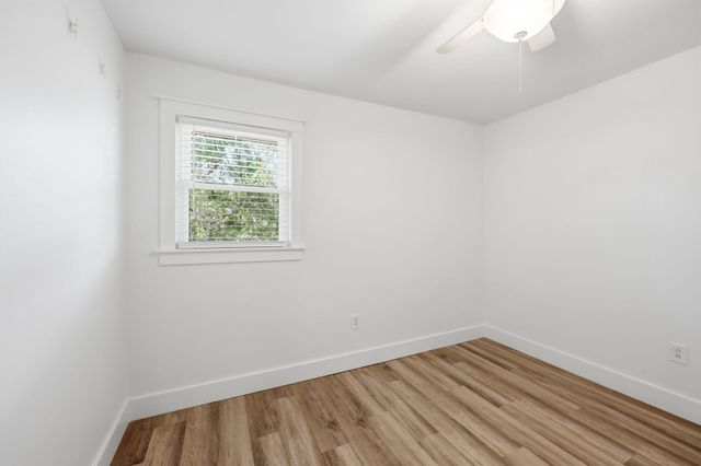 404 Saint Charles Court, Charleston, SC 29407