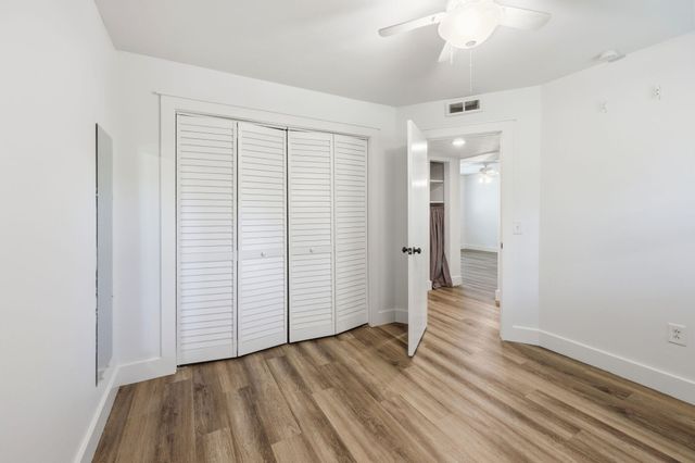 404 Saint Charles Court, Charleston, SC 29407