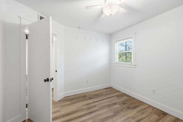404 Saint Charles Court, Charleston, SC 29407