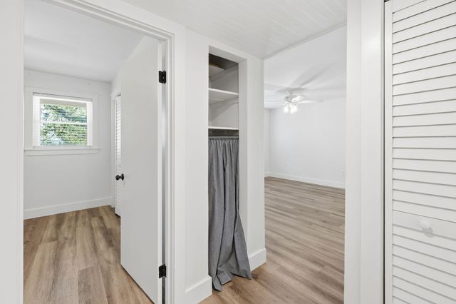 404 Saint Charles Court, Charleston, SC 29407