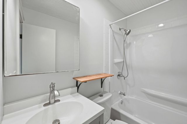 404 Saint Charles Court, Charleston, SC 29407