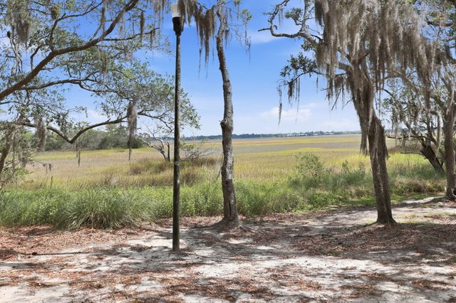 404 Saint Charles Court, Charleston, SC 29407