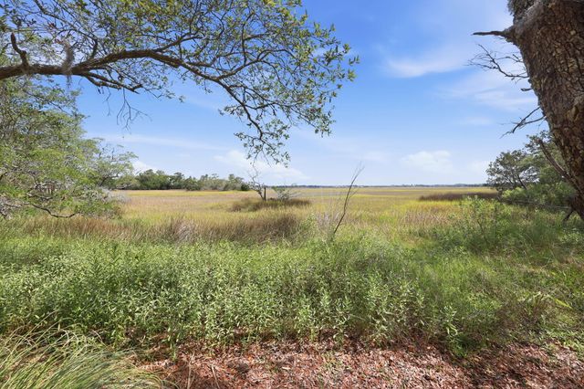 404 Saint Charles Court, Charleston, SC 29407
