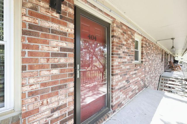404 Saint Charles Court, Charleston, SC 29407