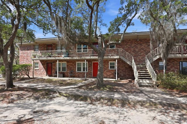 404 Saint Charles Court, Charleston, SC 29407