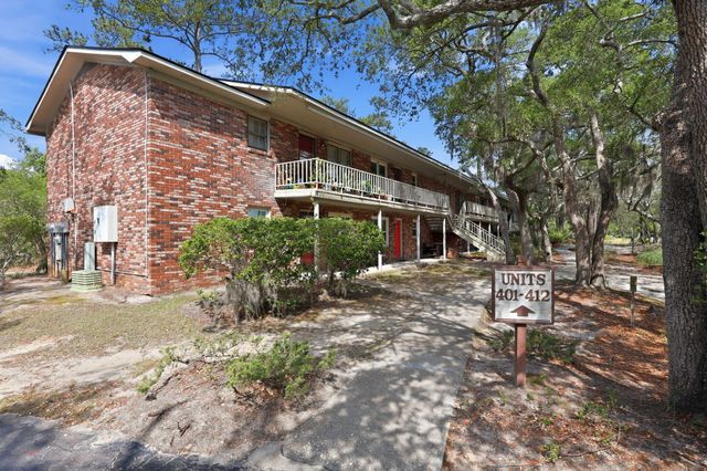 404 Saint Charles Court, Charleston, SC 29407
