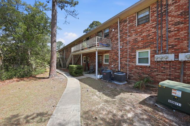 404 Saint Charles Court, Charleston, SC 29407