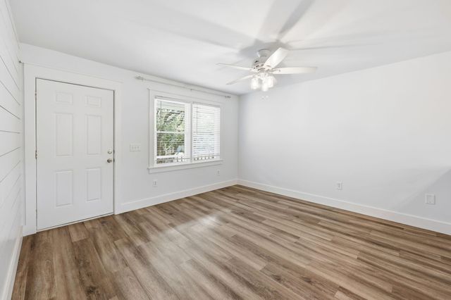 404 Saint Charles Court, Charleston, SC 29407