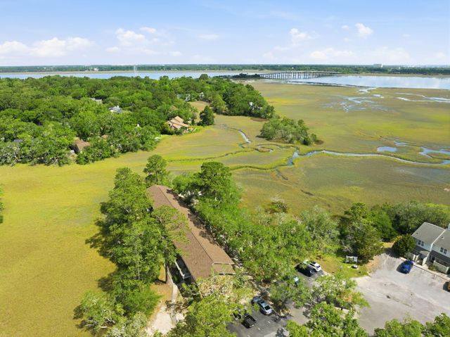 404 Saint Charles Court, Charleston, SC 29407