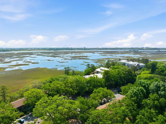 404 Saint Charles Court, Charleston, SC 29407