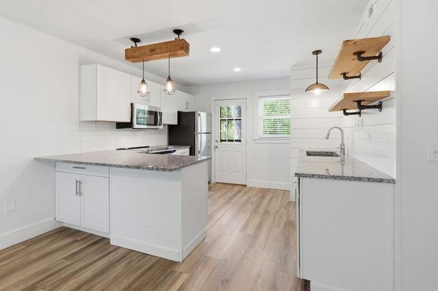 404 Saint Charles Court, Charleston, SC 29407
