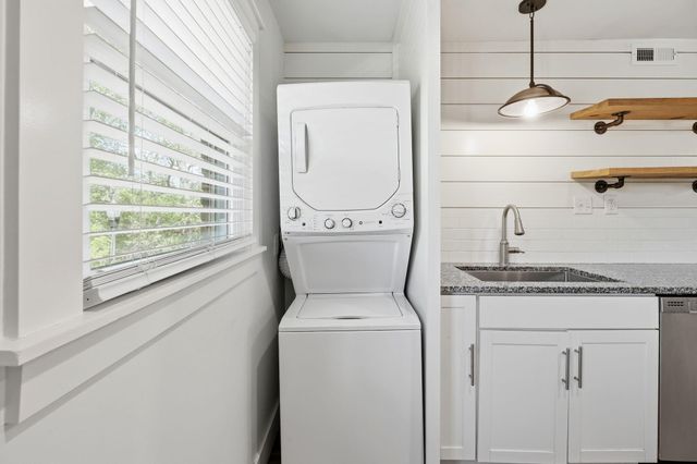 404 Saint Charles Court, Charleston, SC 29407
