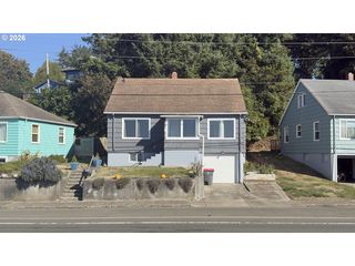 627 W MARINE Dr, Astoria, OR 97103