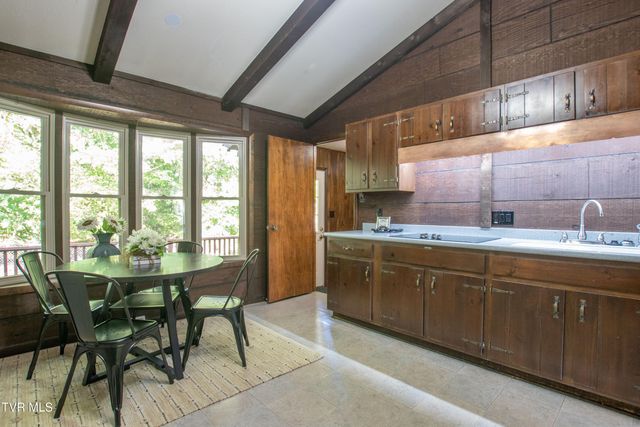 521 Brookwood Drive, Bristol, TN 37620