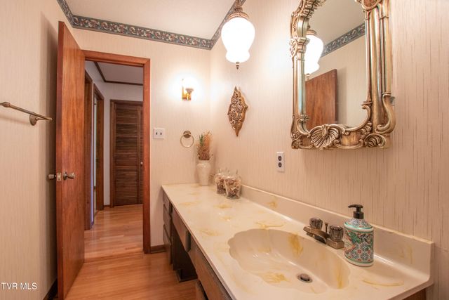 521 Brookwood Drive, Bristol, TN 37620