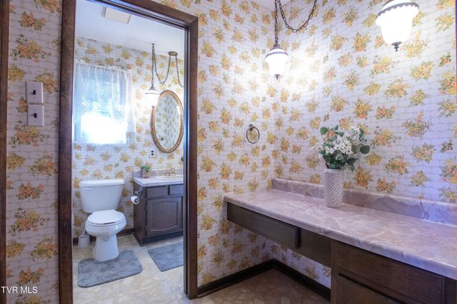 521 Brookwood Drive, Bristol, TN 37620