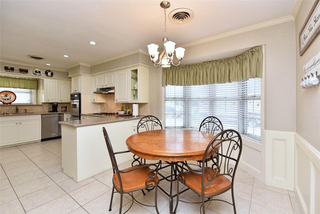 1823 Laurel Oaks Drive, Richmond, TX 77469