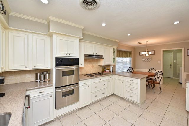 1823 Laurel Oaks Drive, Richmond, TX 77469