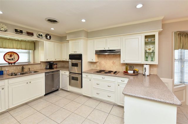 1823 Laurel Oaks Drive, Richmond, TX 77469