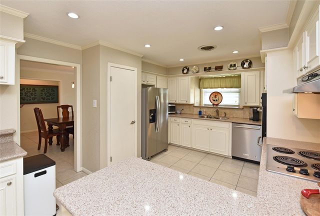 1823 Laurel Oaks Drive, Richmond, TX 77469